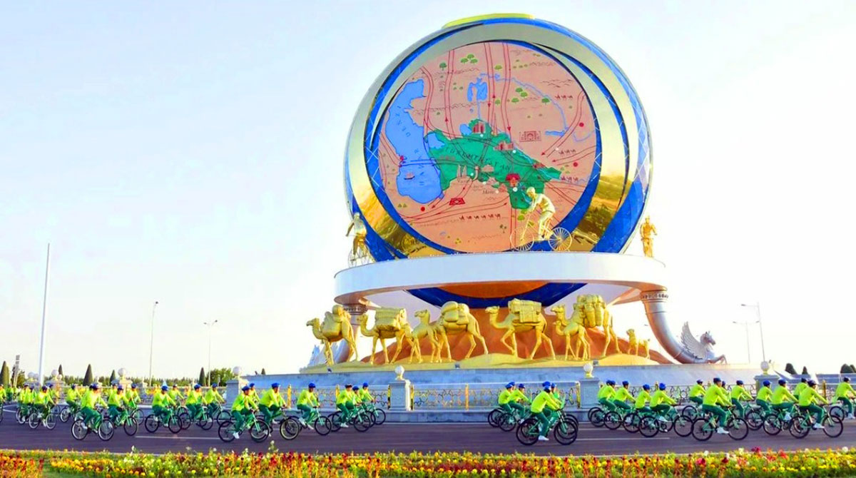 Welosipede bagyşlanan täsin ýadygärlikler